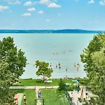 Catamaran - Hostaid Lägenhet Siófok